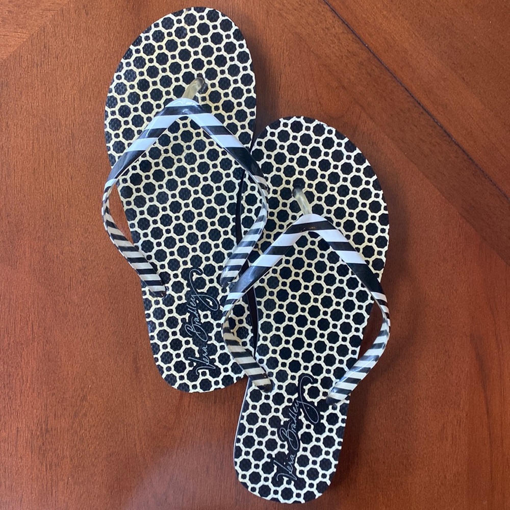 Vera Bradley flip flops - size 7/8